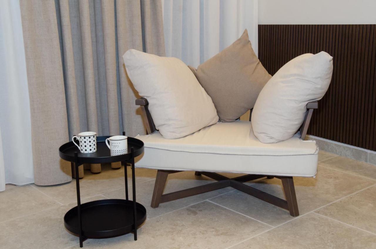 Leone Suites 纳弗帕克托斯 外观 照片